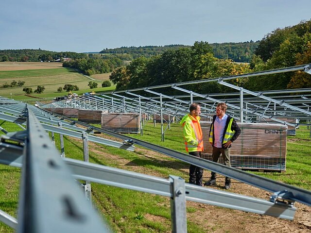 Two people at the Seckach solar park construction site.